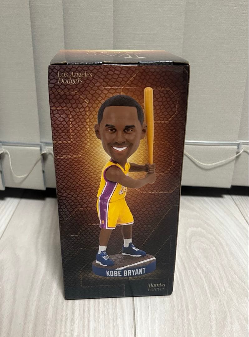 非売品】8/8 球場配布品 コービー・ブライアント ドジャースボブルヘッド