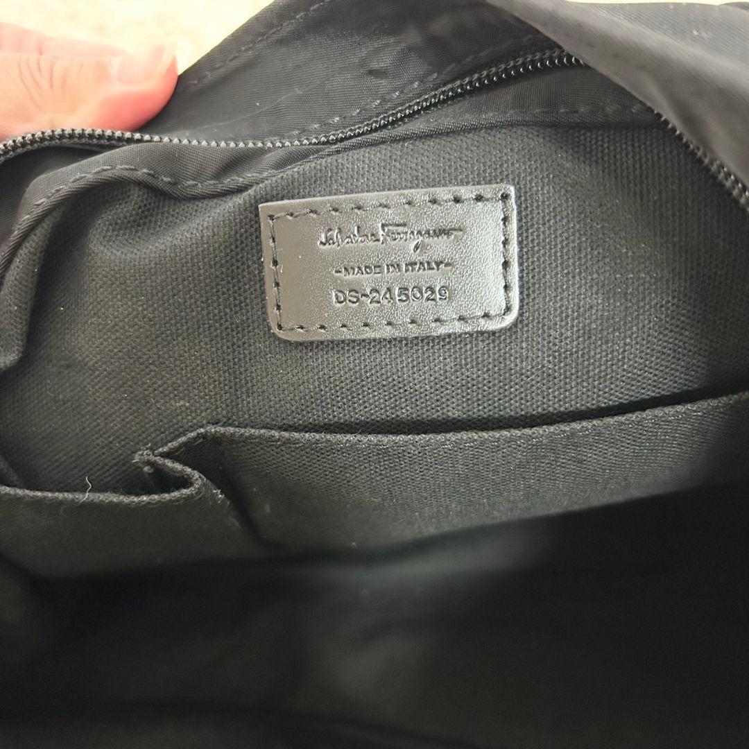 Ferragamo フェラガモ　ビジネスバッグ　トートバック　ナイロン　ロゴ　黒