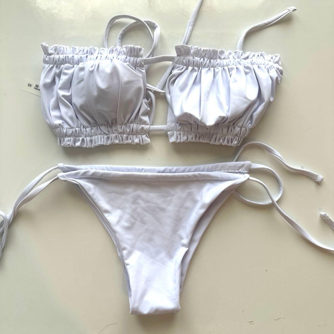 白ビキニ