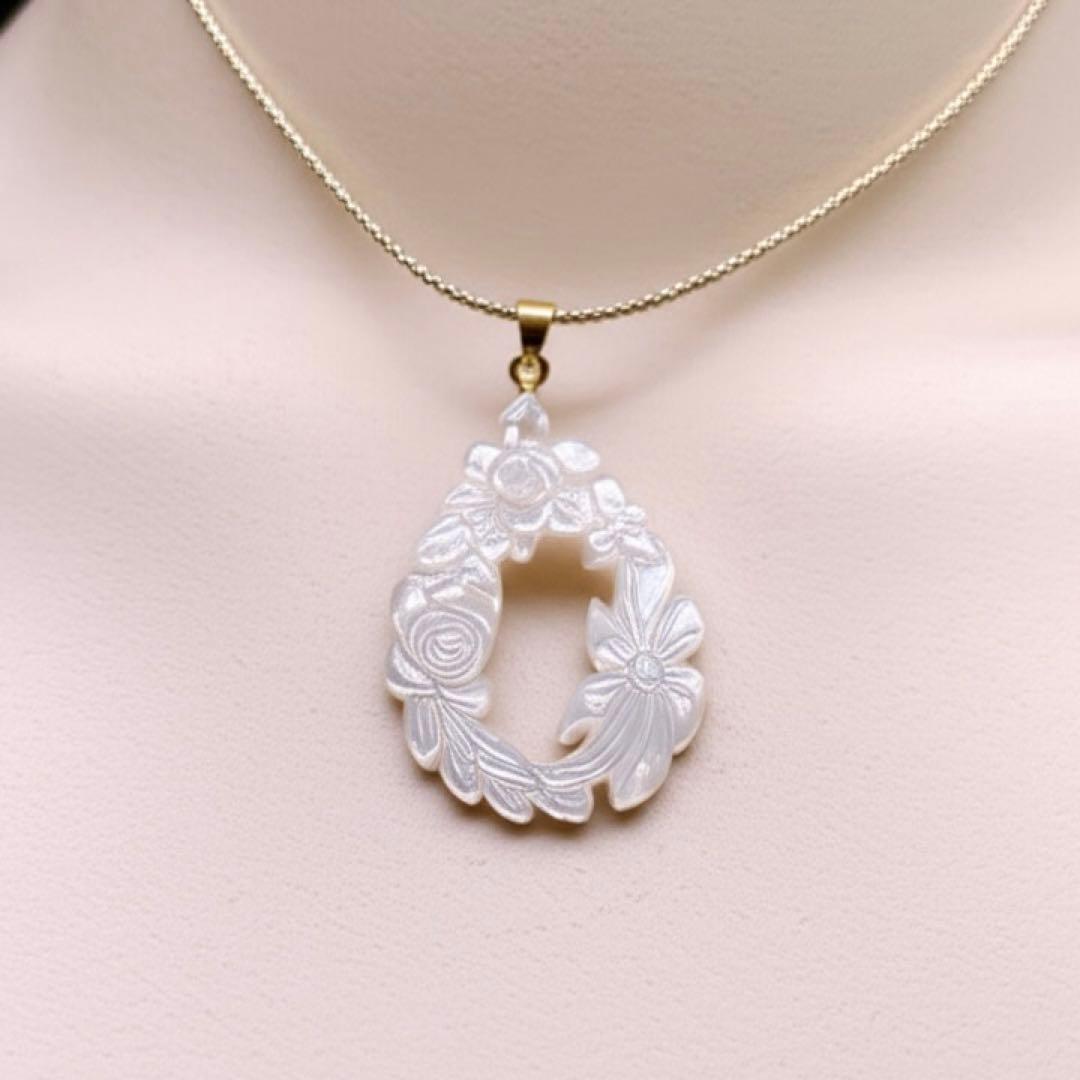 Noel様専用】高品質ホワイトシェル彫刻の大粒ネックレストップ