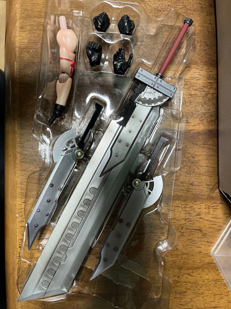 PLAY ARTS改 クラウド・ストライフ FF VIIアドベントチルドレン