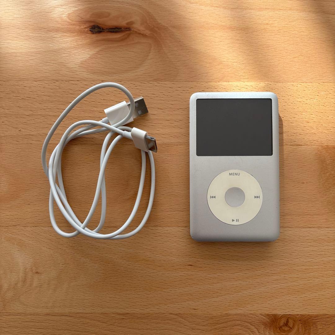 iPod Classic 160GBシルバー USBケーブル付き ジャンク品