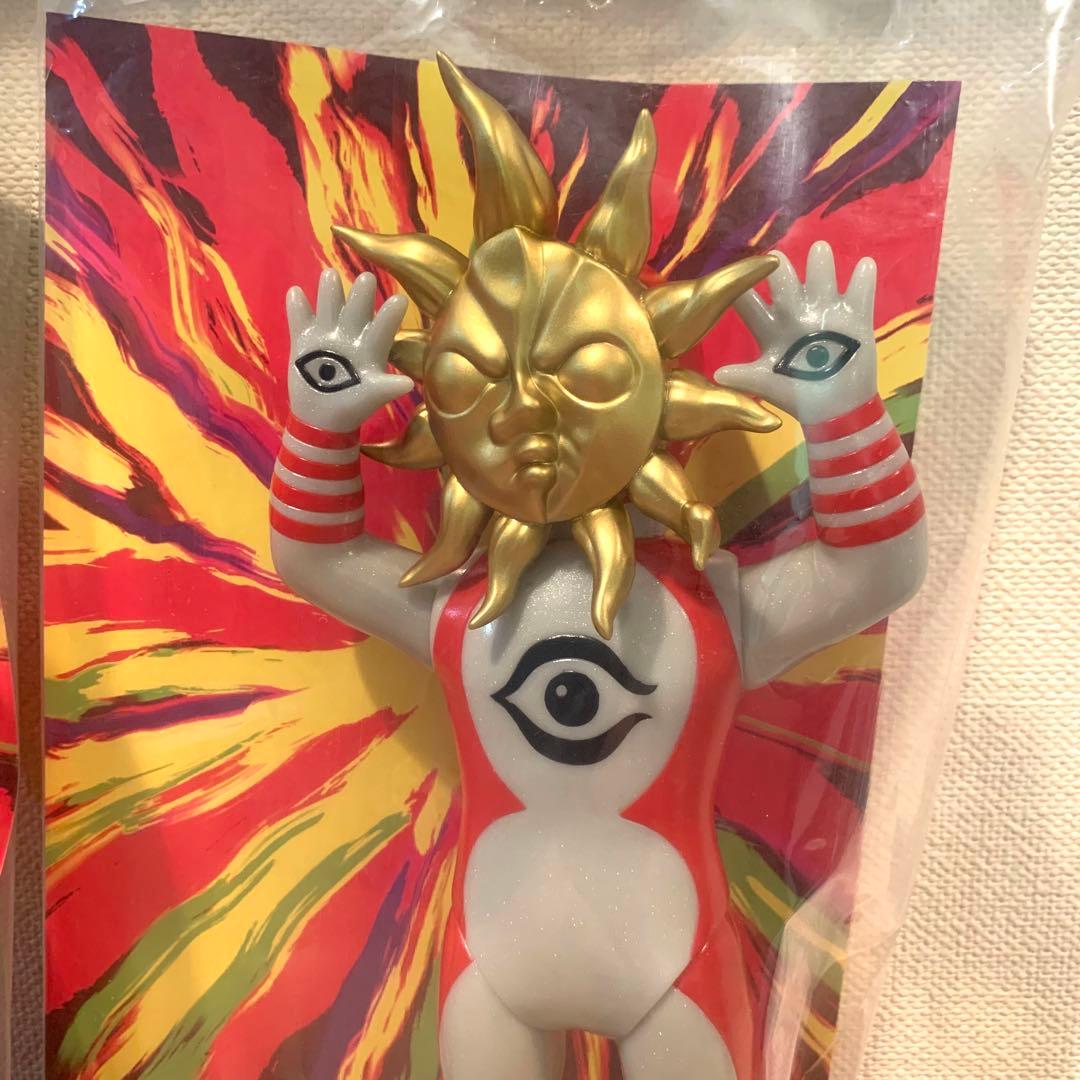 超復刻版タローマンソフビ人形 ノーマル 蓄光 2体セット - メルカリ