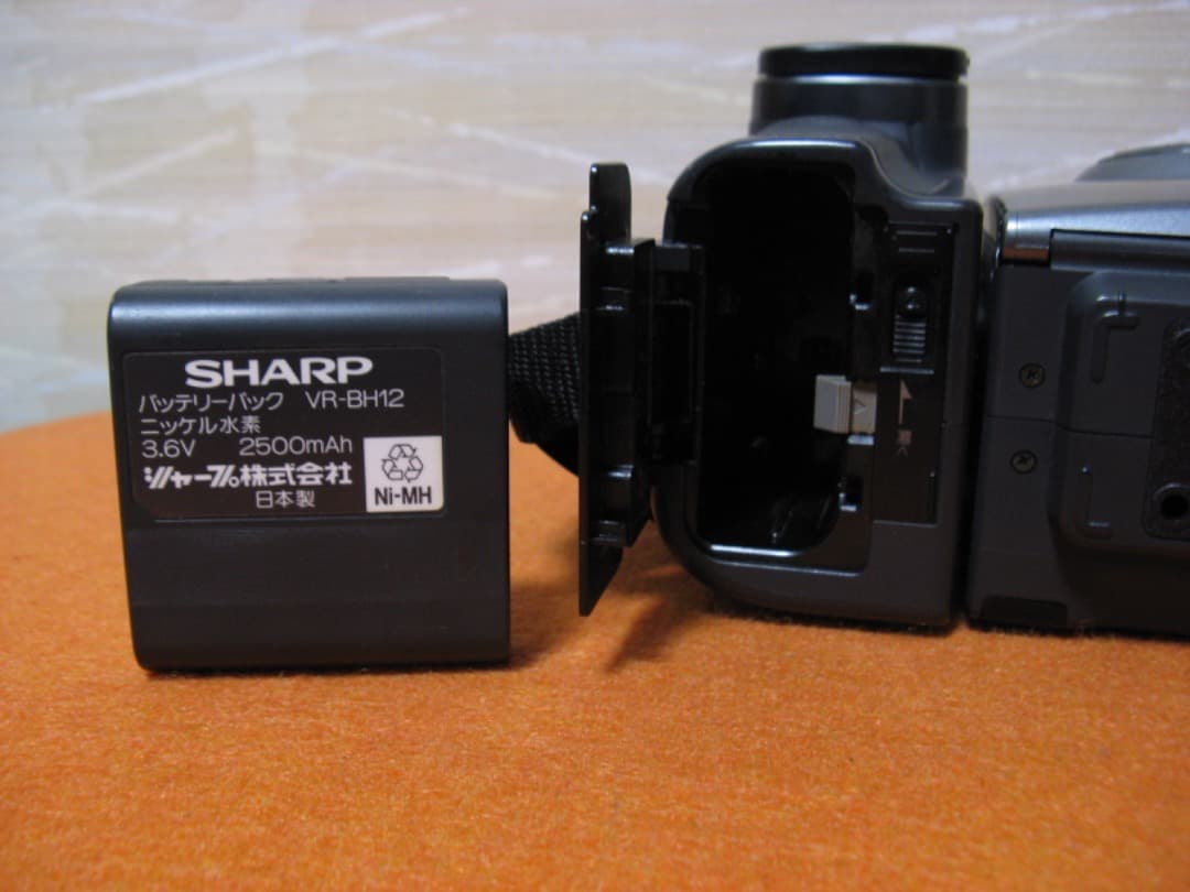 テープ再生動作OK❗️☆シャープの液晶8ミリビデオカメラ・VL-EL430