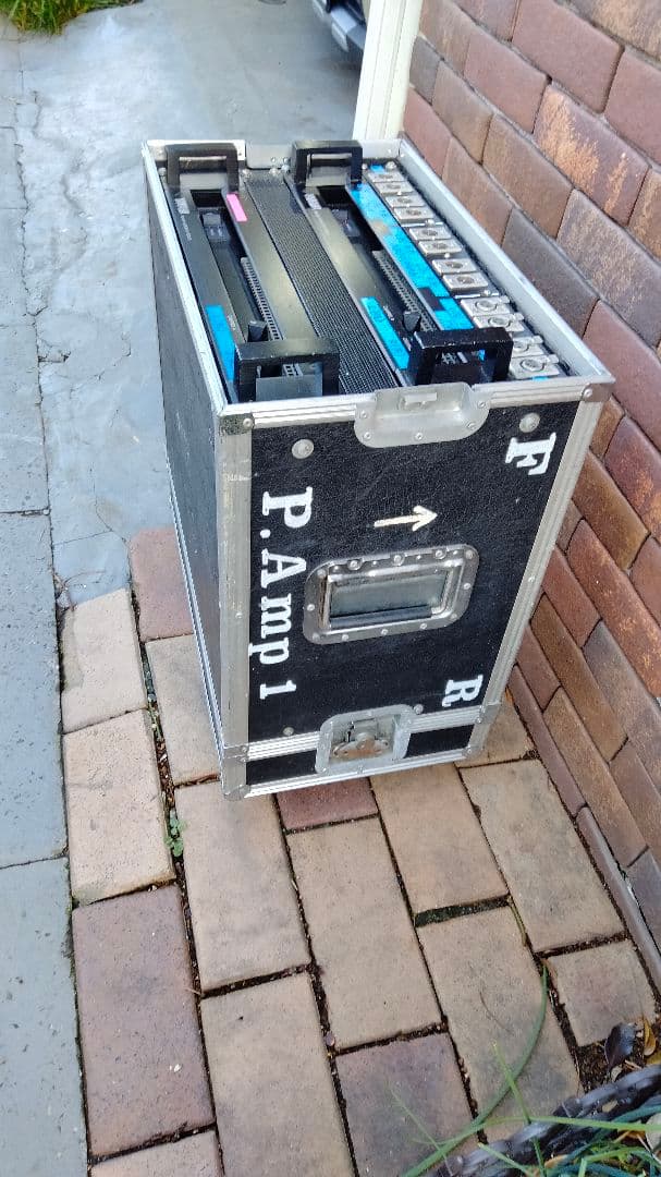 業務用パワーアンプPD2500x2台入り　 キャスター付きラックケース