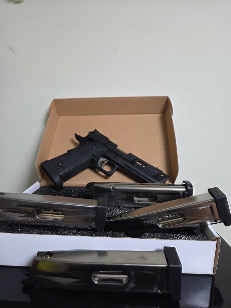 誠*様 ジョンウィックビットバイパー ガスガン ブラック マガジン3本付き 誠*様 ジョンウィックビットバイパー ガスガン ブラック マガジン3本