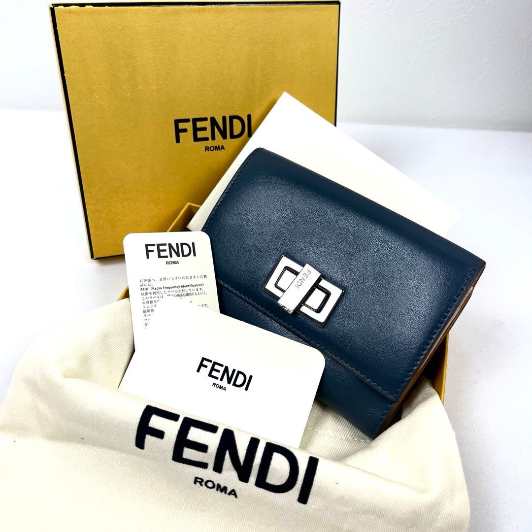 フェンディ　ピーカブー　折り財布　ターンロック　バイカラー　レザー　コンパクト