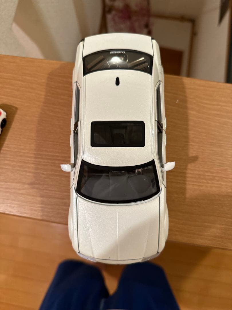 1/24 ホワイトのクライスラー 300C DUB CITY