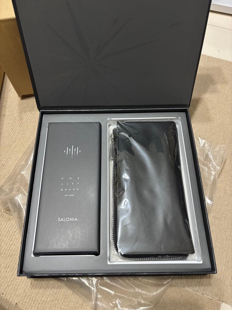 SALONIA EMS リフトブラシ 3Dケア ギフトBOX 新品未使用 - メルカリ