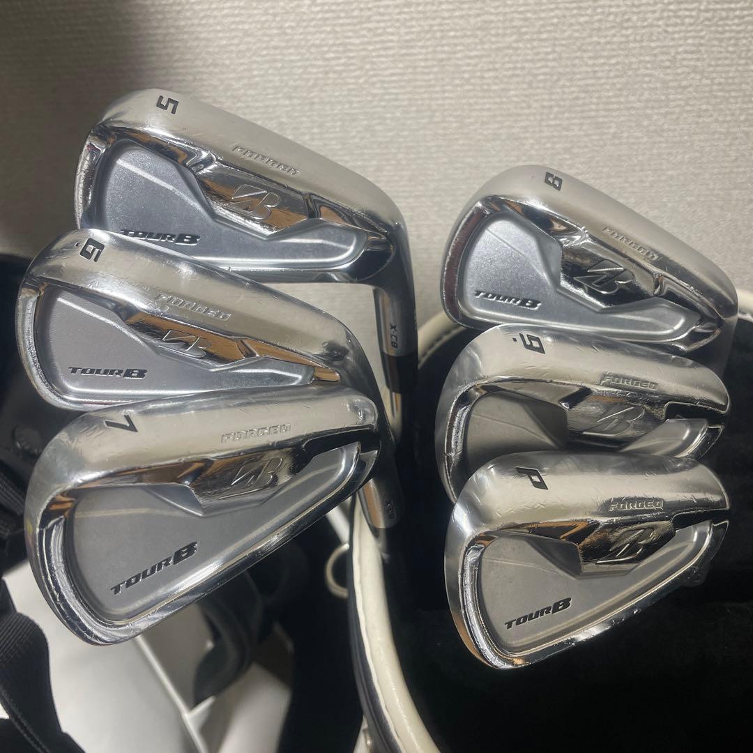 Bucephalandra sp. HB オファー No9 【AZ0420-13】赤軸