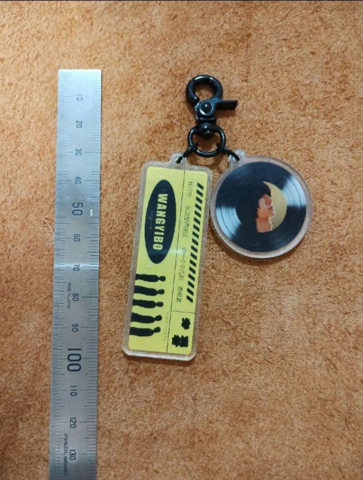 陳情令　王一博最新曲万物可愛&傍観者CD風キーホルダー