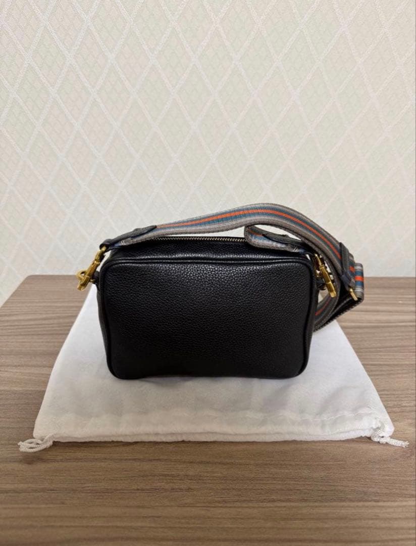 PRADA ブラックレザーショルダーバッグ