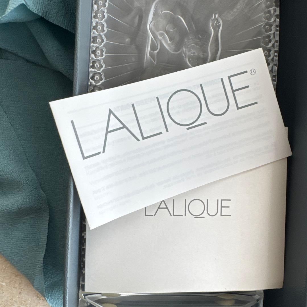 【LALIQUE】ルネ　ラリック -祈りを込めた跪く聖母子像-