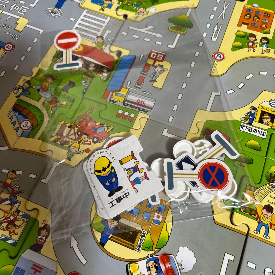 トミカ　ボードマップ急げ緊急車　キャラバン ハイルーフ パトロールカー 日本製