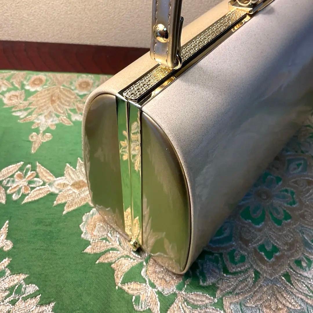 エナメル　ゴールドのお洒落な　　　　　草履バッグセット