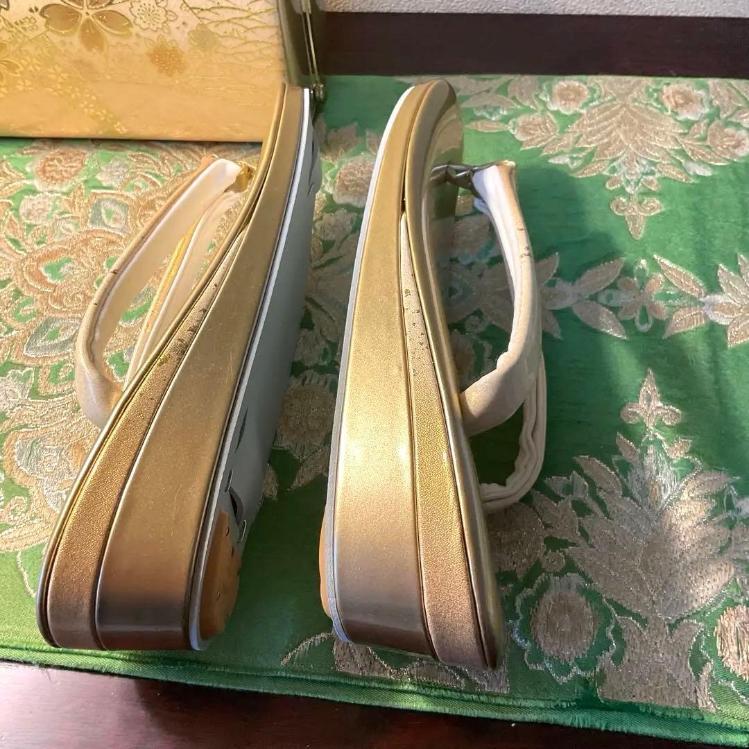 エナメル　ゴールドのお洒落な　　　　　草履バッグセット