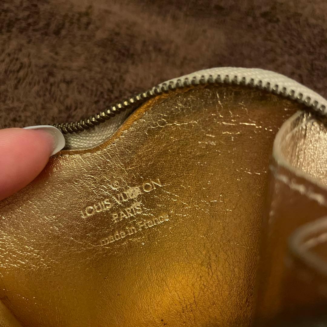 Louis Vuitton ハート型ケース シルバー