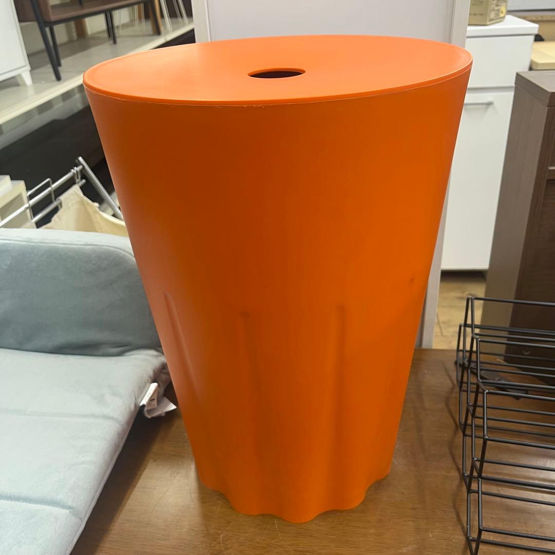 ドイツメーカー　AUTHENTICS オウセンティックス　　ランドリースツール