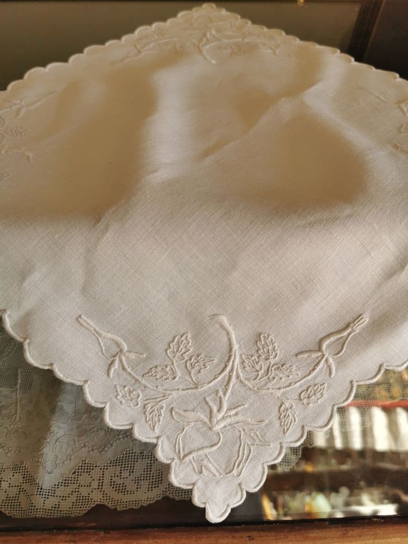 アンティーク フランス オールドローズ ホワイト刺繍 スカラップリネン