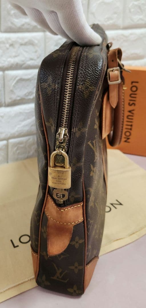 【hiro※】ルイヴィトン モノグラム ポルトドキュマン ヴォワヤージュ