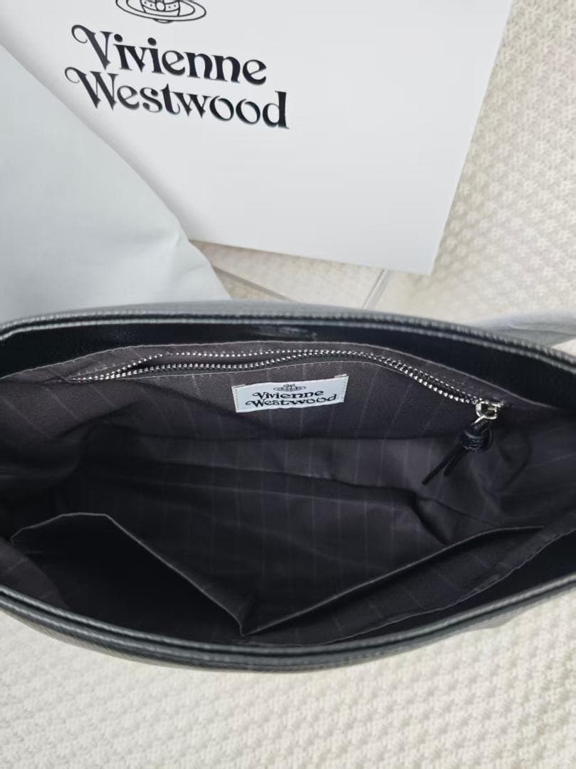 Vivienne Westwood ブラックショルダーバッグ