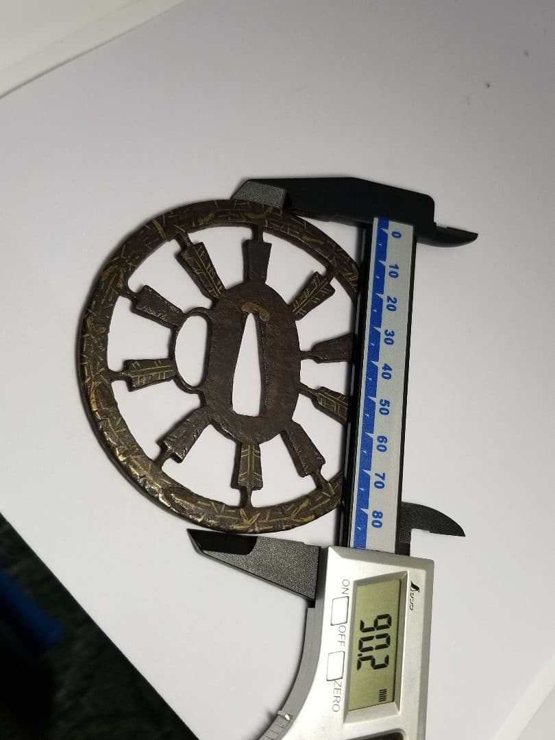 ハ*ル様 矢車透鐔 平安城象嵌 大鐔 9センチ 箱付 刀装具 刀剣