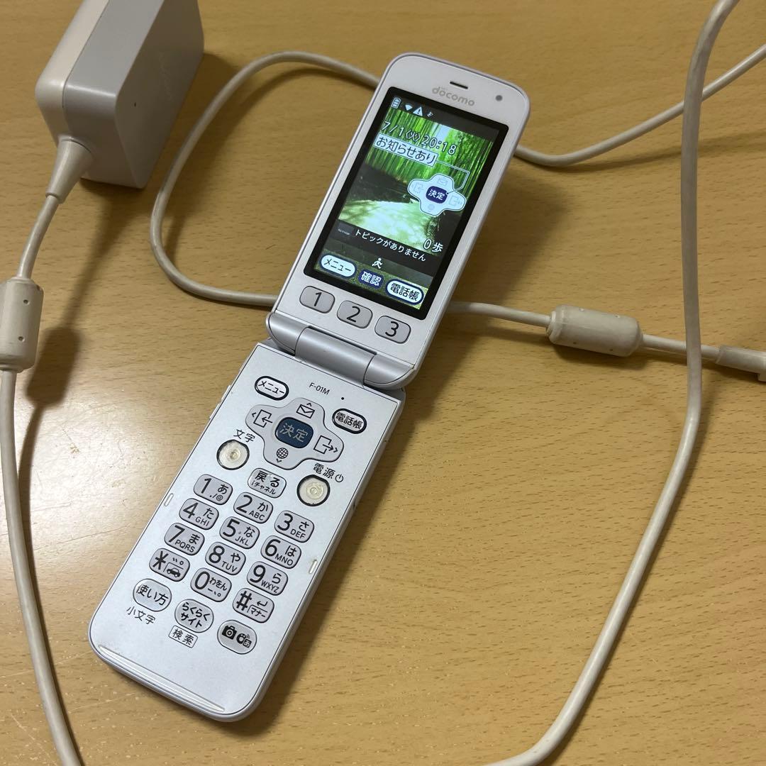 ドコモ4Gガラホ arrows F-41C シルバー 折りたたみ 報道発表資料