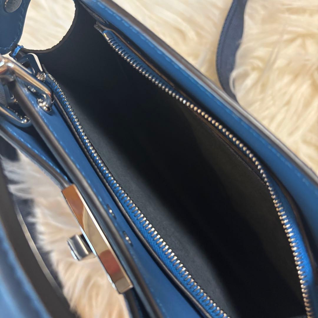 ルドルフ様　FENDI フェンディ ピーカブー スモール ブルー