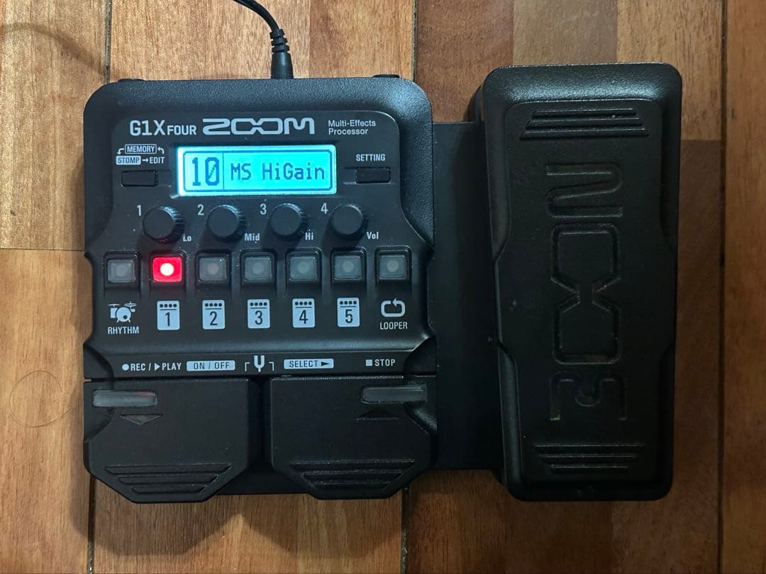 ZOOM G1X Four 箱付き