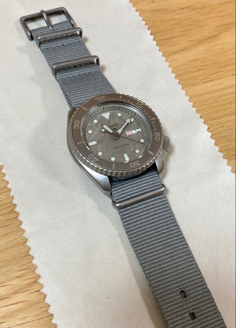 レア！美品！SEIKO 5 スポーツ セメントボーイ 自動巻き SBSA127