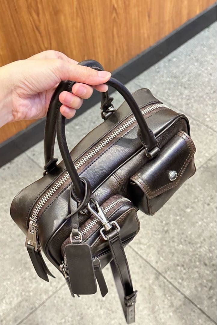 新品CHARLES&KEITH 复古ボストン多口袋手提包 Multi