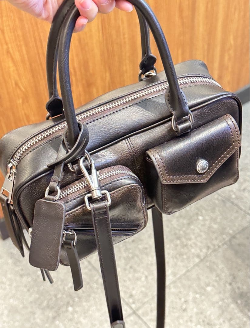 新品CHARLES&KEITH 复古ボストン多口袋手提包 Multi