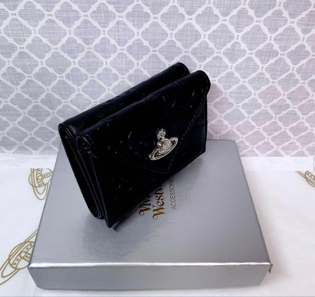 内柄も素敵☆最新】Vivienne Westwood 三折財布 マット 黒 - メルカリ