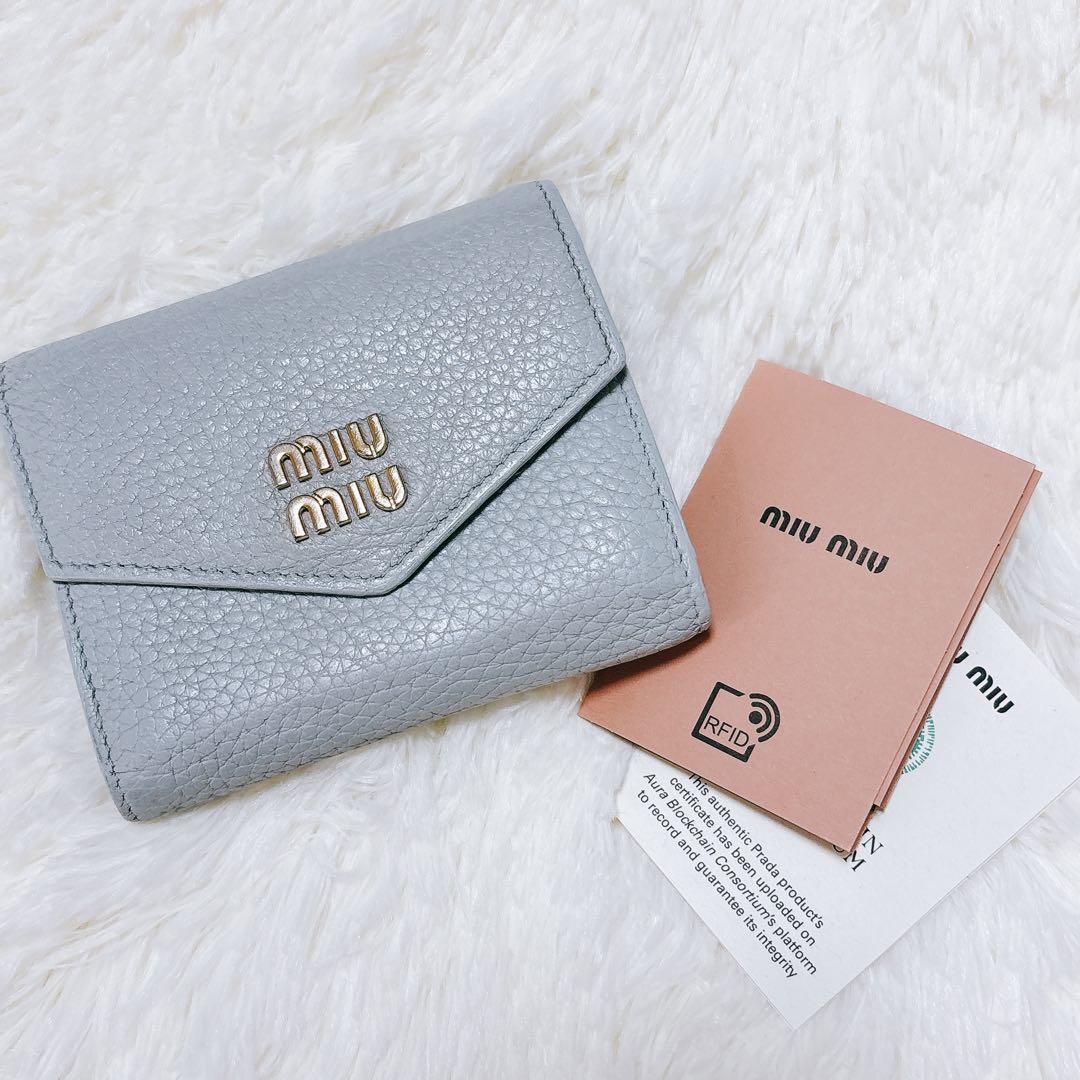 現行♡ミュウミュウ 三つ折り財布 ヴィッテロダイノレザー コーン