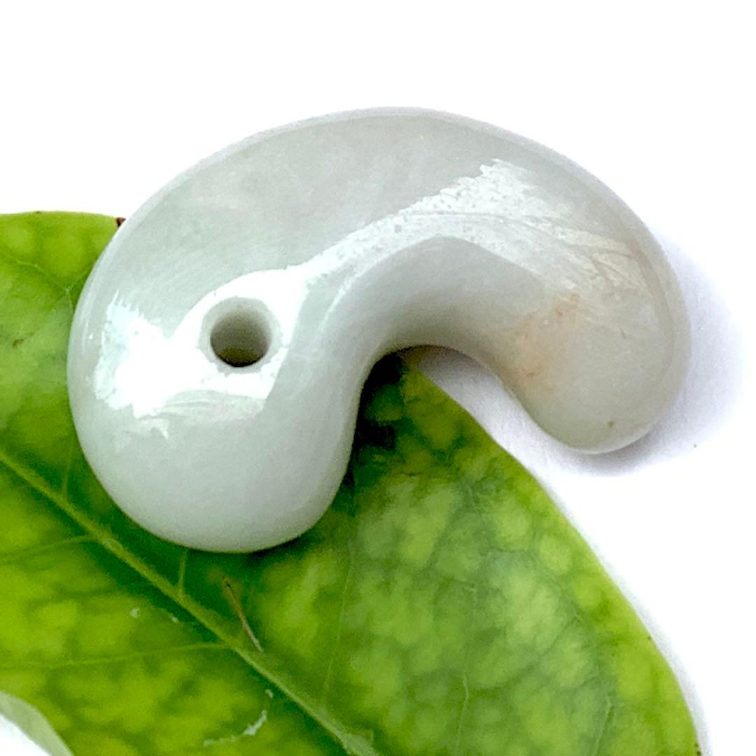 ✳見た事ありませんよね‼️オレンジ混ざり 糸魚川翡翠勾玉 本物