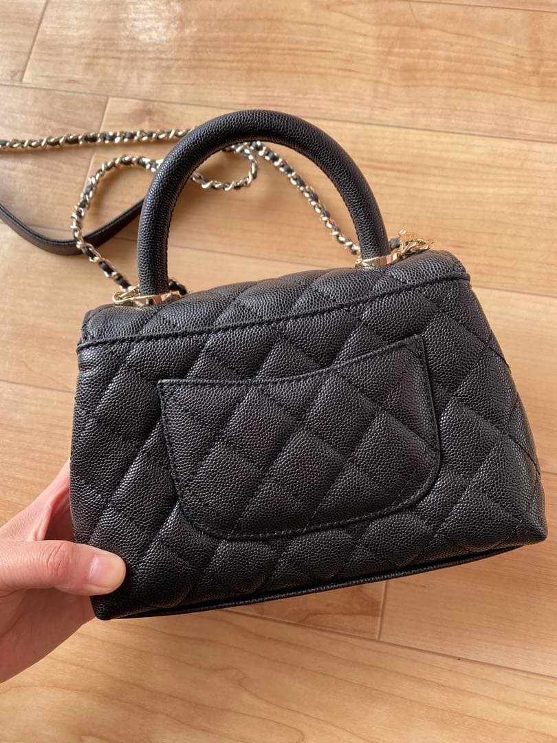 ブラック　キルティング　ショルダーバッグ