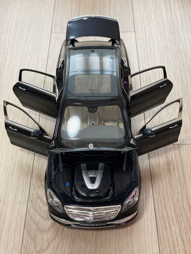 メルセデス マイバッハ S650 1/18 黒メタリック