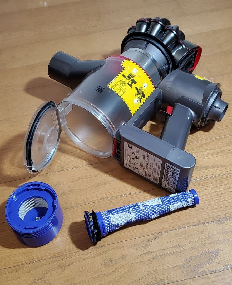 ダイソン SV11 掃除機本体・レッドパイプ含2本・ノズル付、壁掛け 掃除