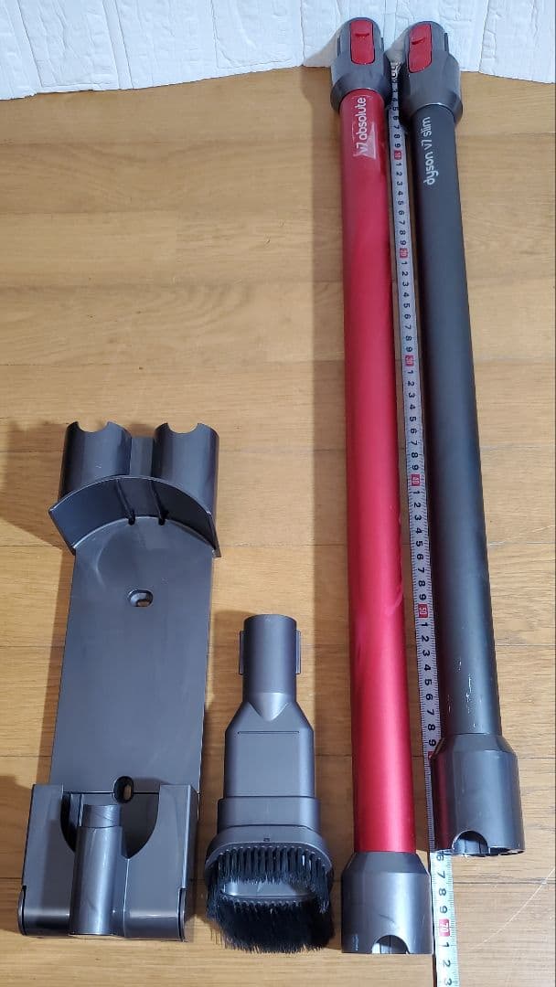 ダイソン SV11 掃除機本体・レッドパイプ含2本・ノズル付、壁掛け 掃除