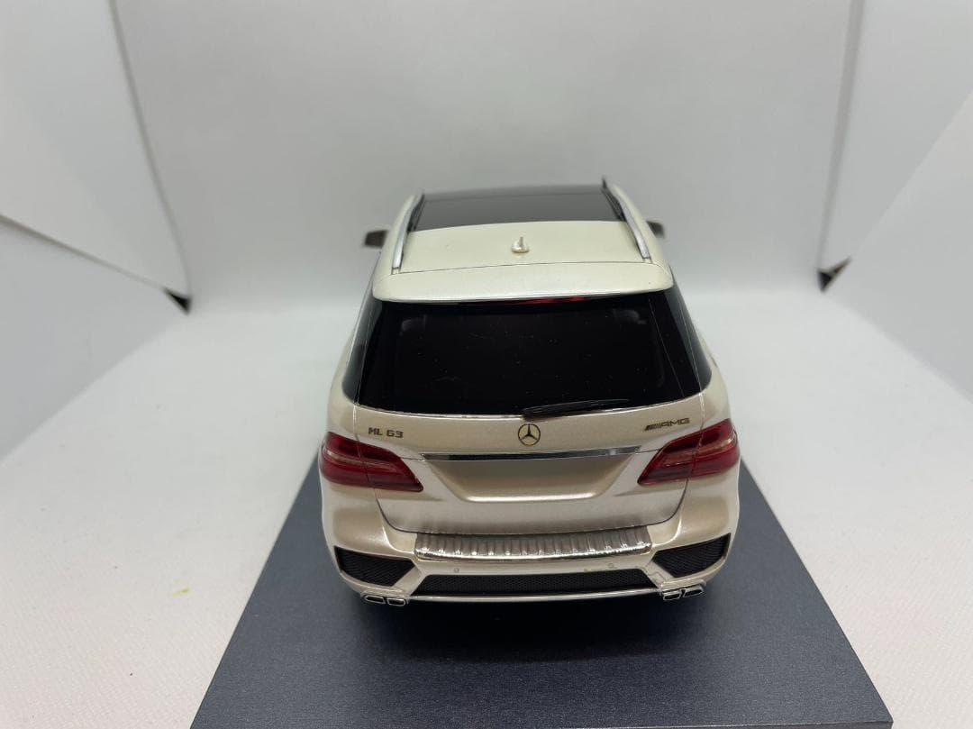 303-019 1/18 メルセデスベンツ ML63 AMG 2012
