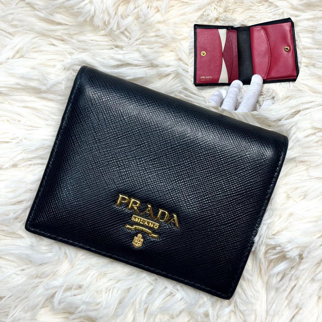 美品プラダ二つ折り財布レザー金ロゴ