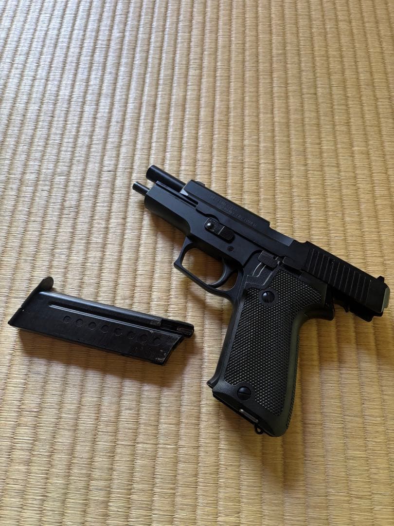 SIG SAUER P220 ガスガン 9mm拳銃　自衛隊仕様