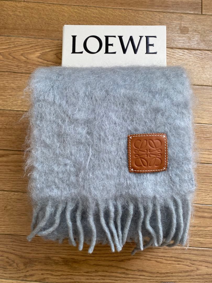 美品】LOEWE グレー マフラー ウール製 フリンジ付き - メルカリ