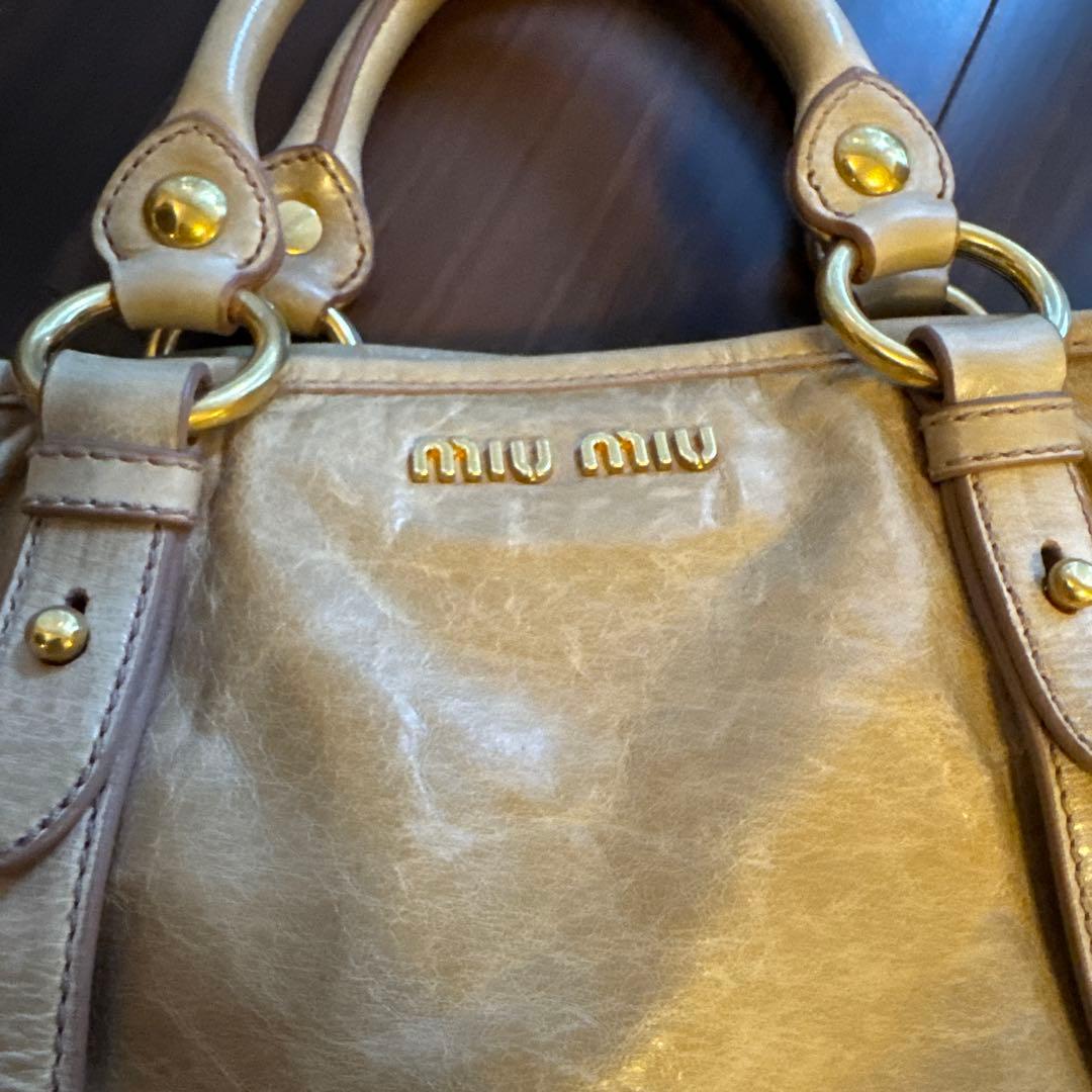 MIU MIU ゴールド ハンドバッグ