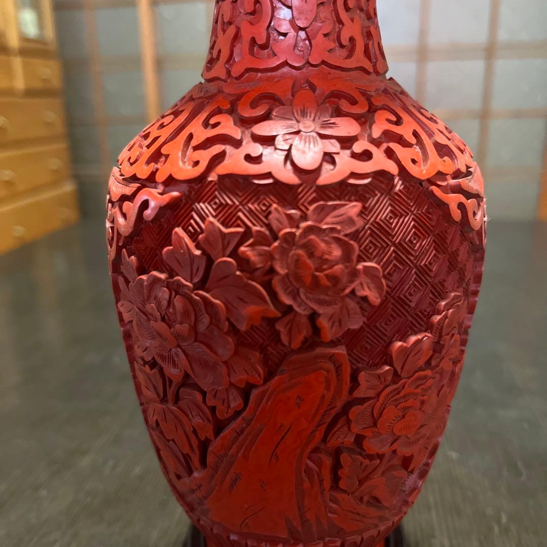 中国美術 堆朱の花瓶 台座付き 箱付き 彫刻 中国骨董品 漆細工 - メルカリ