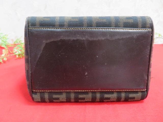 n*u様 6ee1484　FENDIフェンディ　ズッカ柄　セミショルダー