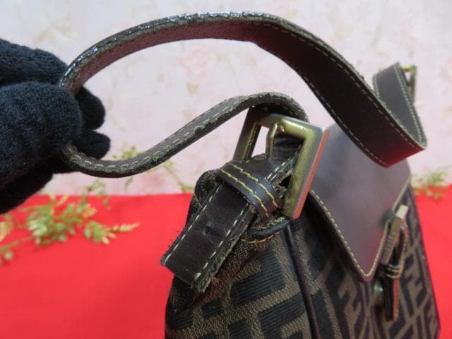 n*u様 6ee1484　FENDIフェンディ　ズッカ柄　セミショルダー