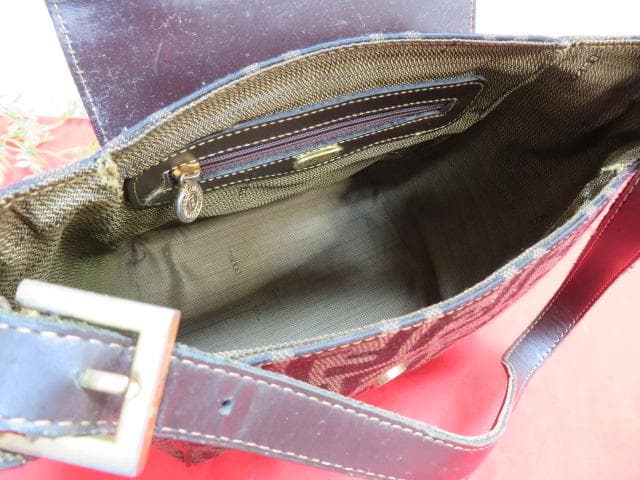 n*u様 6ee1484　FENDIフェンディ　ズッカ柄　セミショルダー