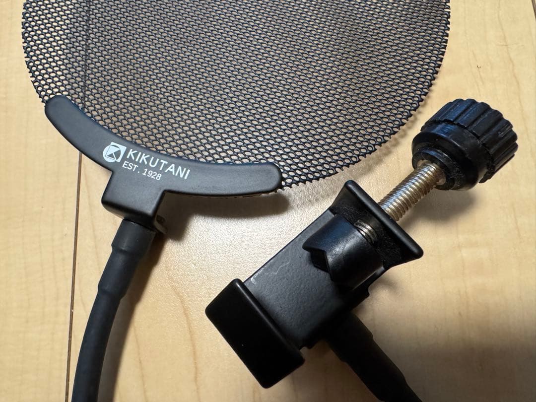 AKG C214 コンデンサーマイク／ケーブル、ポップガード付き