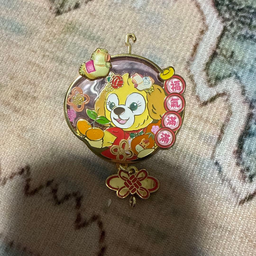 香港ディズニー Duffy and Friends クッキーアンピンバッジ - メルカリ